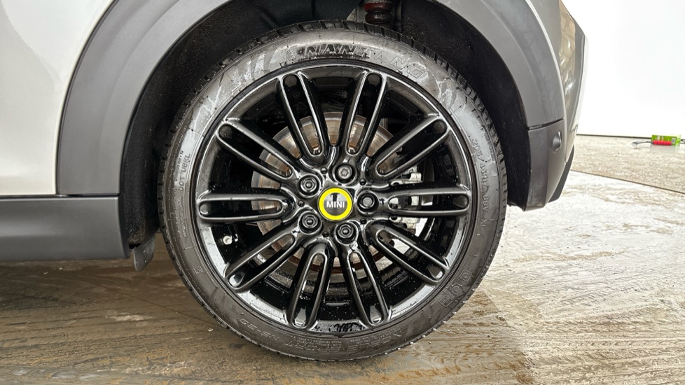 MINI HATCHBACK Image 18