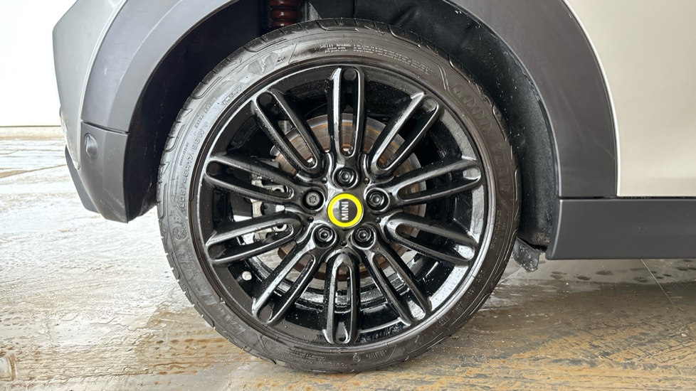 MINI HATCHBACK Image 19