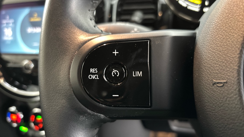 MINI HATCHBACK Cruise control