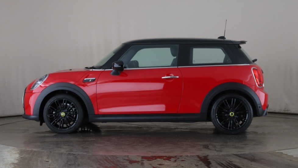 MINI HATCHBACK Image 2