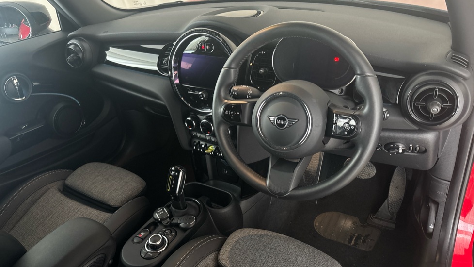 MINI HATCHBACK Image 9