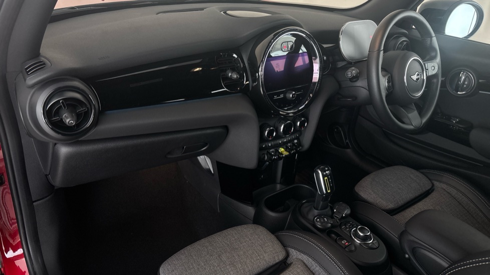 MINI HATCHBACK Image 10