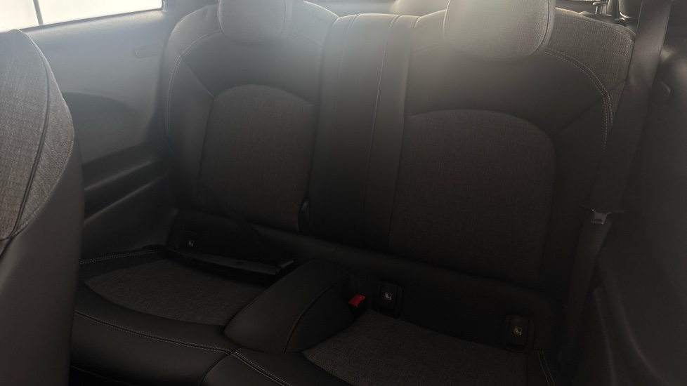 MINI HATCHBACK Image 14