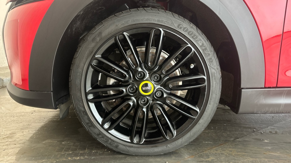MINI HATCHBACK Image 17