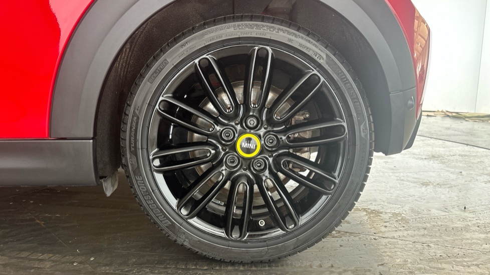 MINI HATCHBACK Image 18