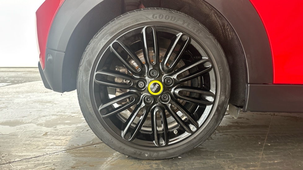 MINI HATCHBACK Image 19