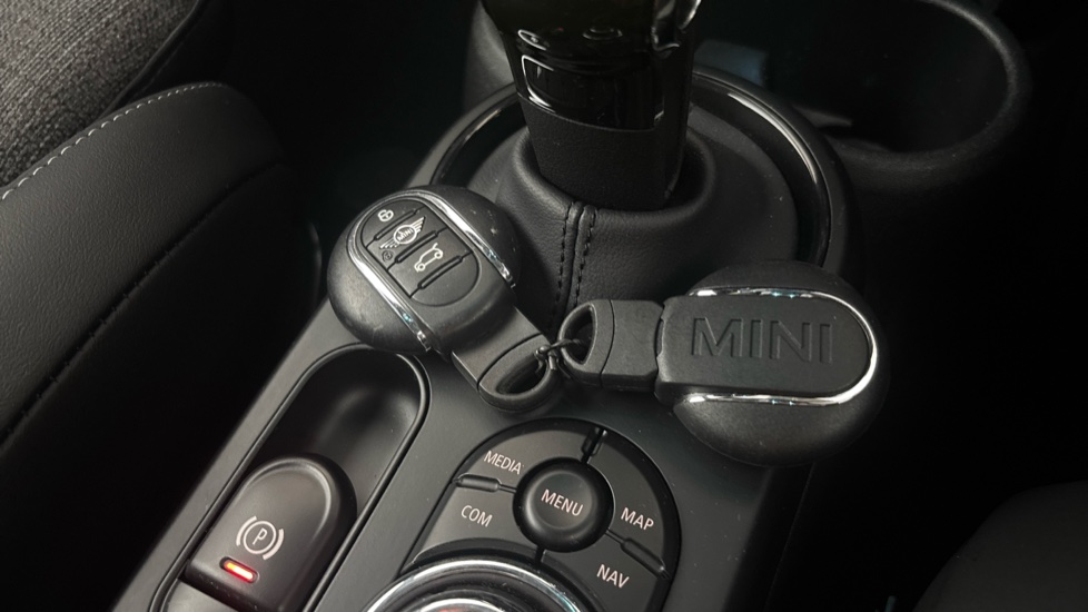 MINI HATCHBACK 2 keys available