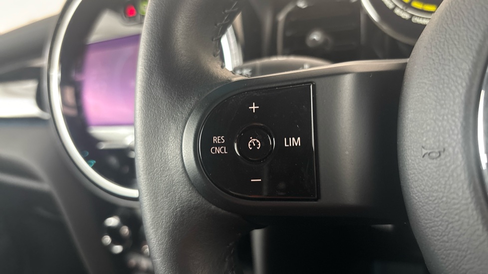 MINI HATCHBACK Cruise control