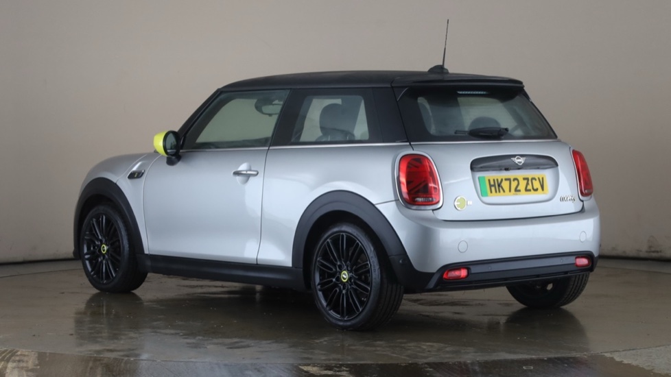 MINI HATCHBACK Image 3