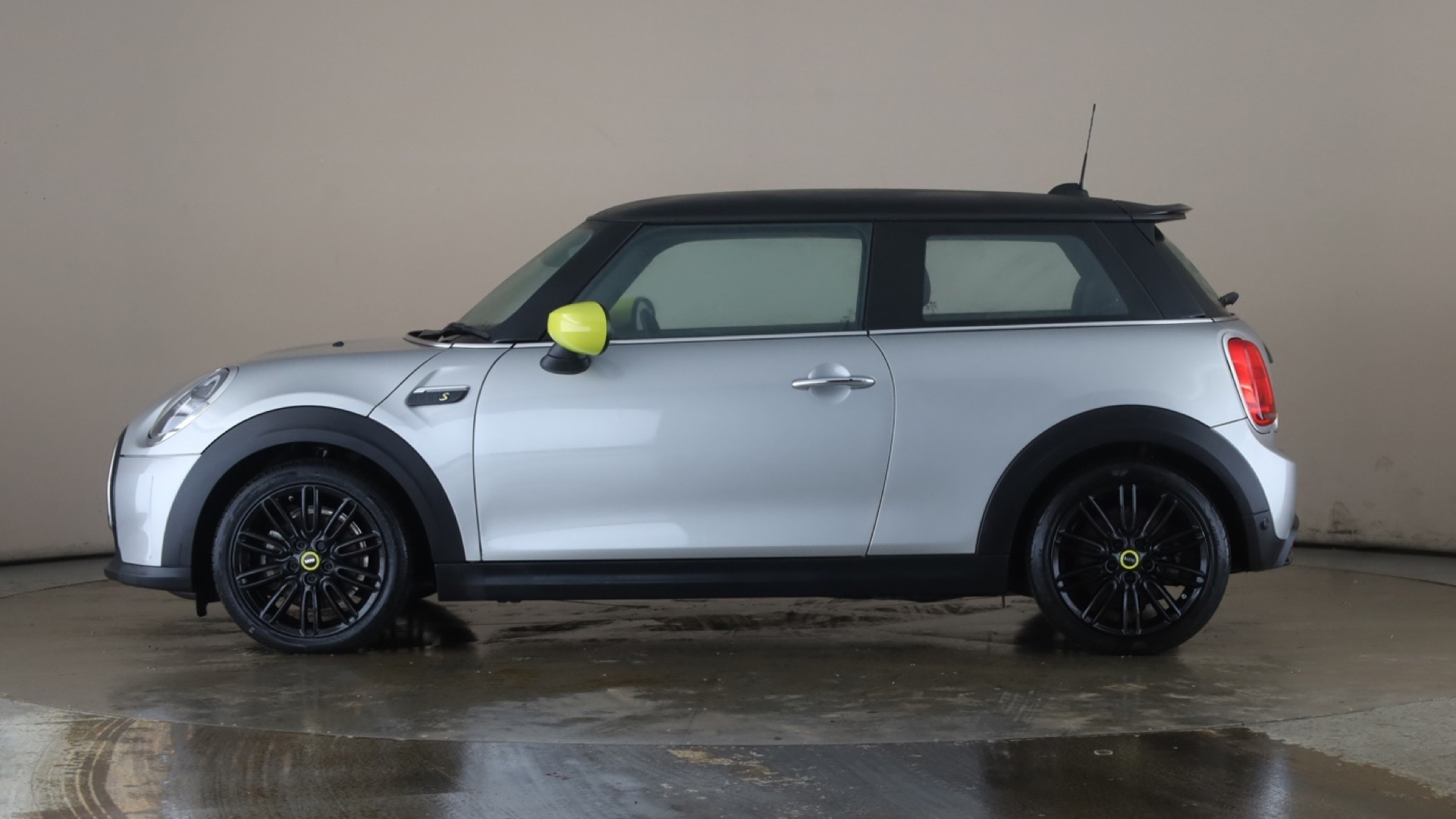 4060456 135kW Cooper S Level 2 33kWh 3dr Auto