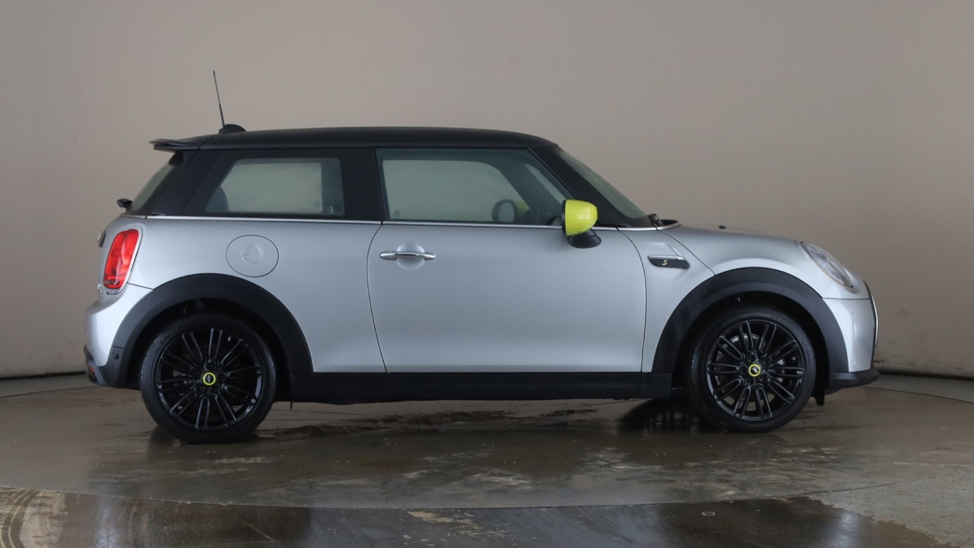 4060456 135kW Cooper S Level 2 33kWh 3dr Auto