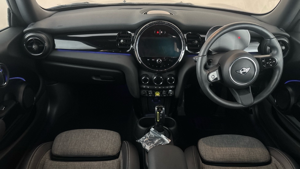 MINI HATCHBACK Image 11