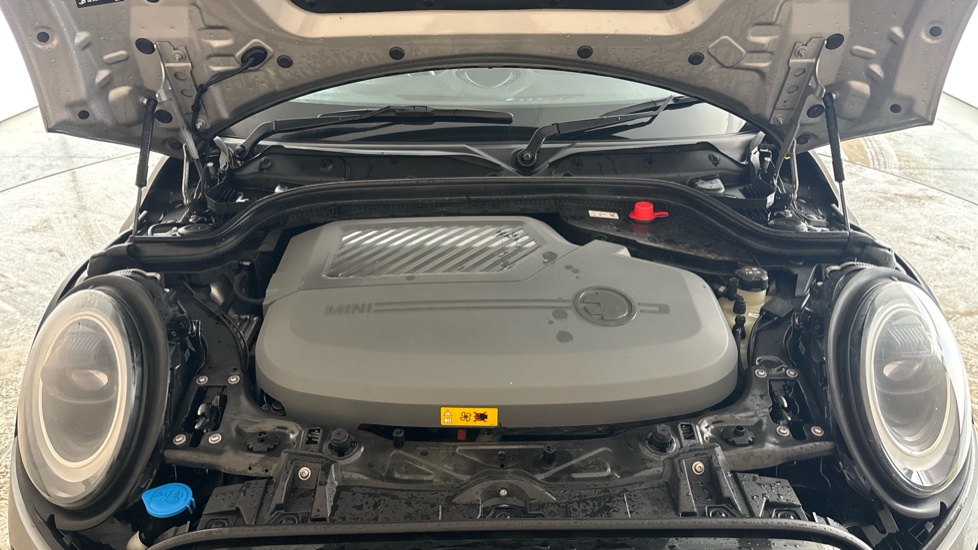 MINI HATCHBACK Image 16