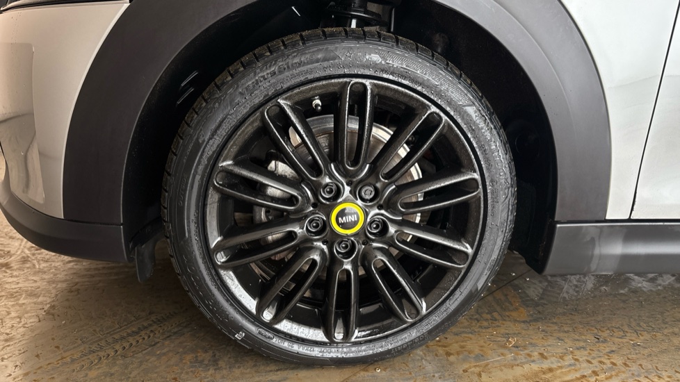 MINI HATCHBACK Image 17