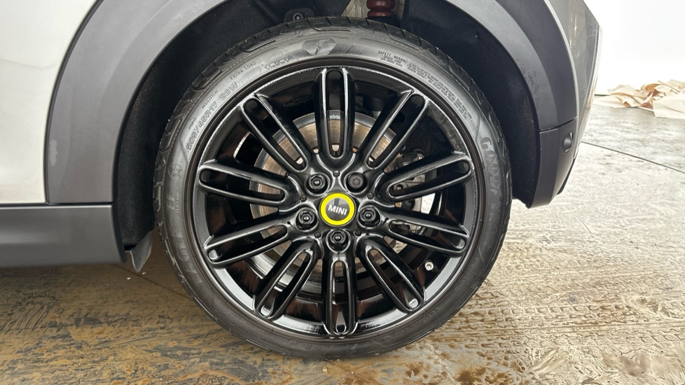 MINI HATCHBACK Image 18