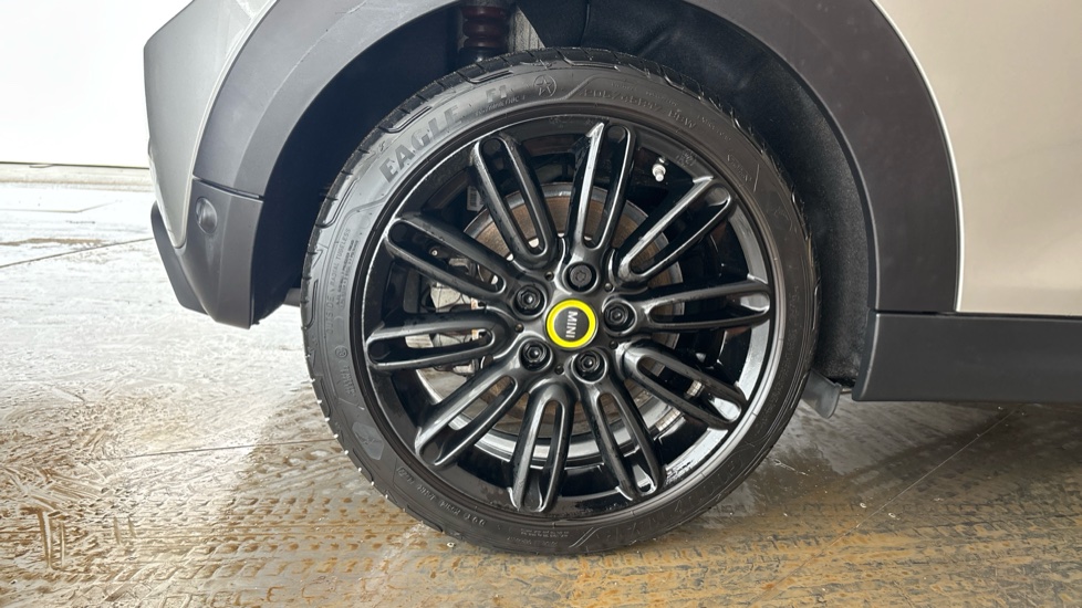 MINI HATCHBACK Image 19