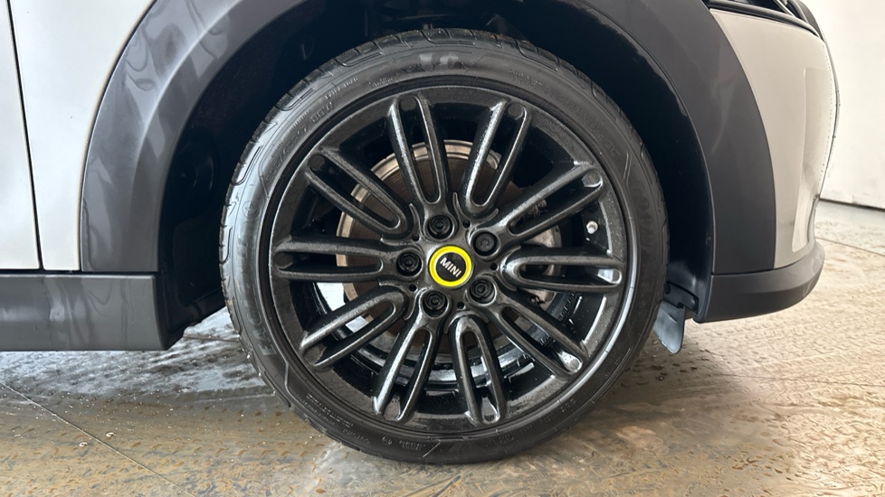 MINI HATCHBACK Image 20