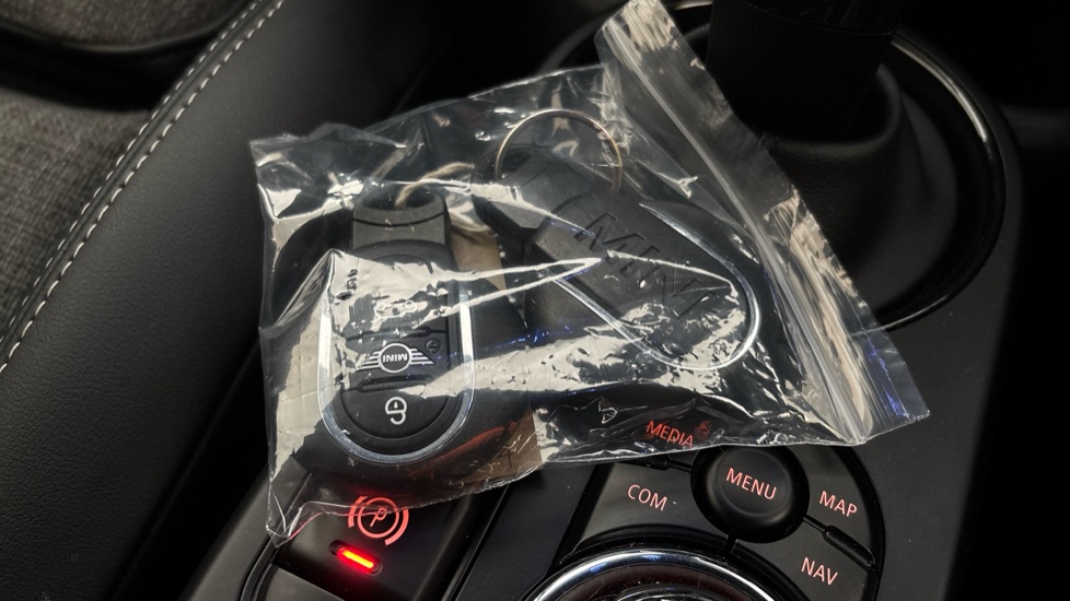 MINI HATCHBACK 2 keys available