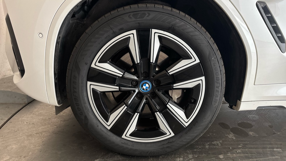 BMW iX3 Image 17