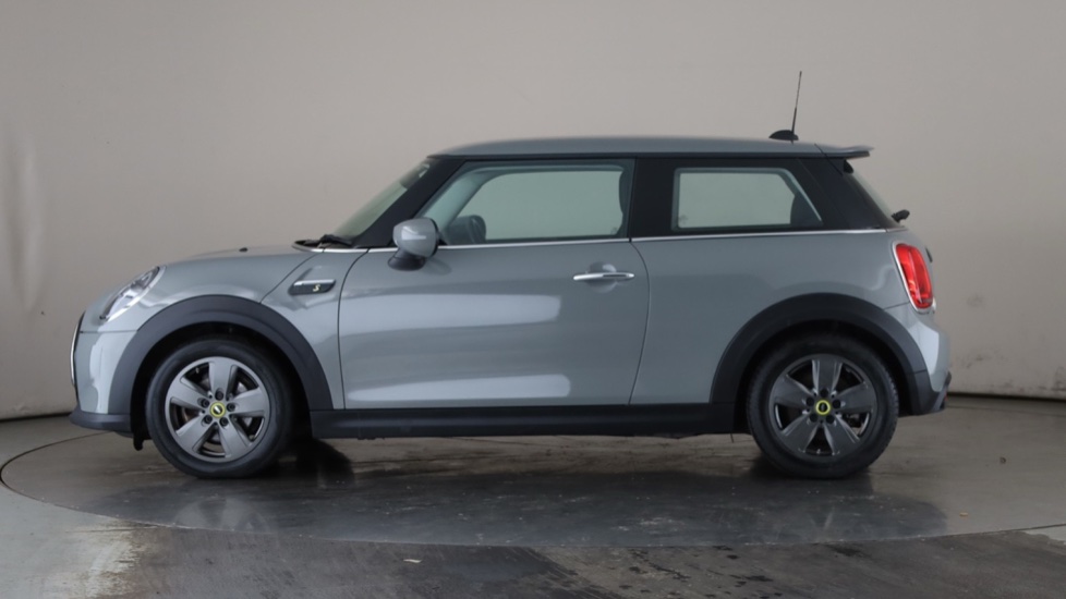 MINI HATCHBACK Image 2