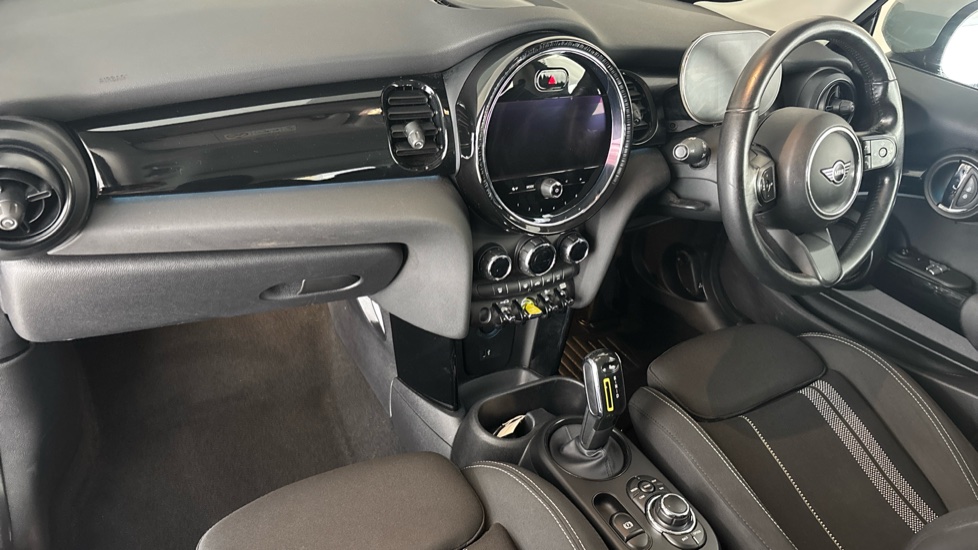 MINI HATCHBACK Image 10
