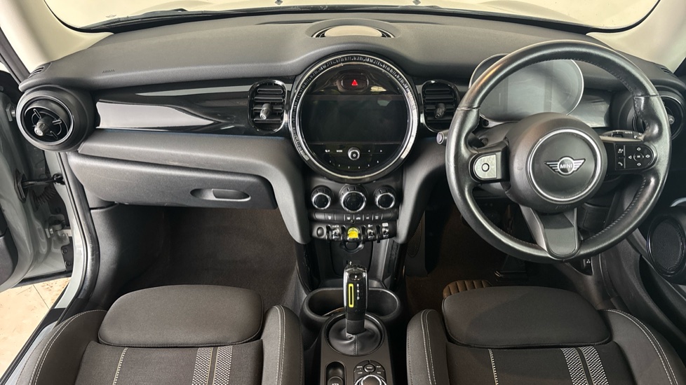 MINI HATCHBACK Image 11