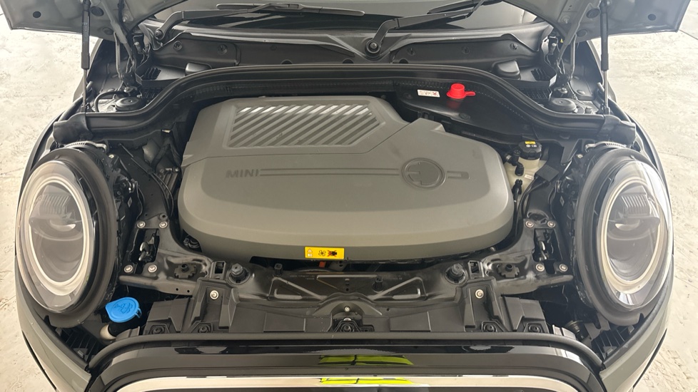 MINI HATCHBACK Image 16