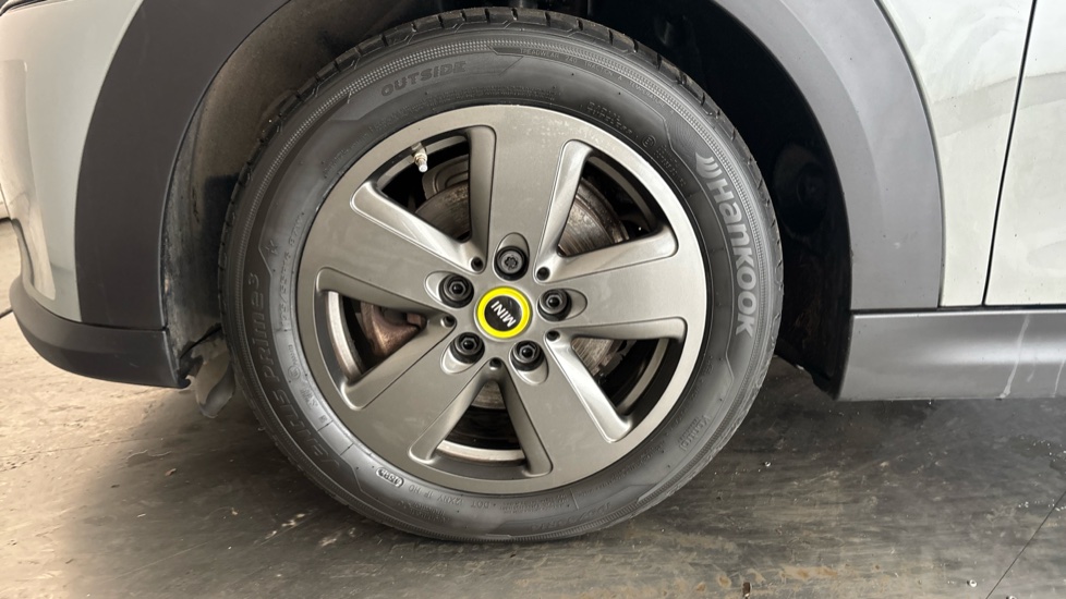 MINI HATCHBACK Image 17