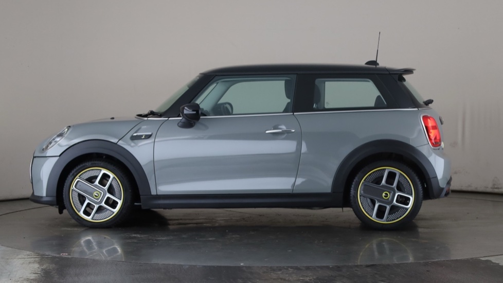 MINI HATCHBACK Image 2