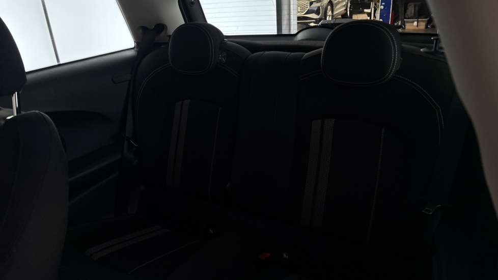 MINI HATCHBACK Image 14
