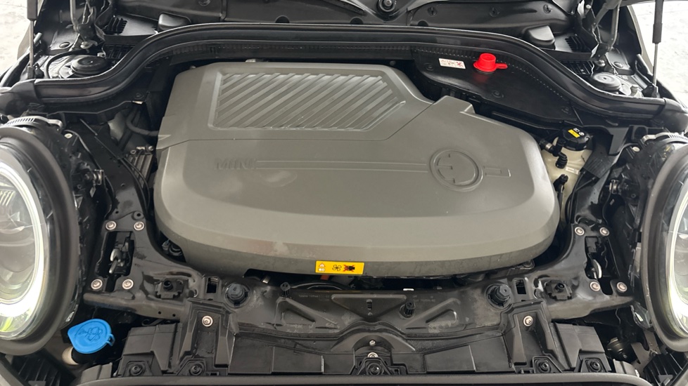 MINI HATCHBACK Image 16