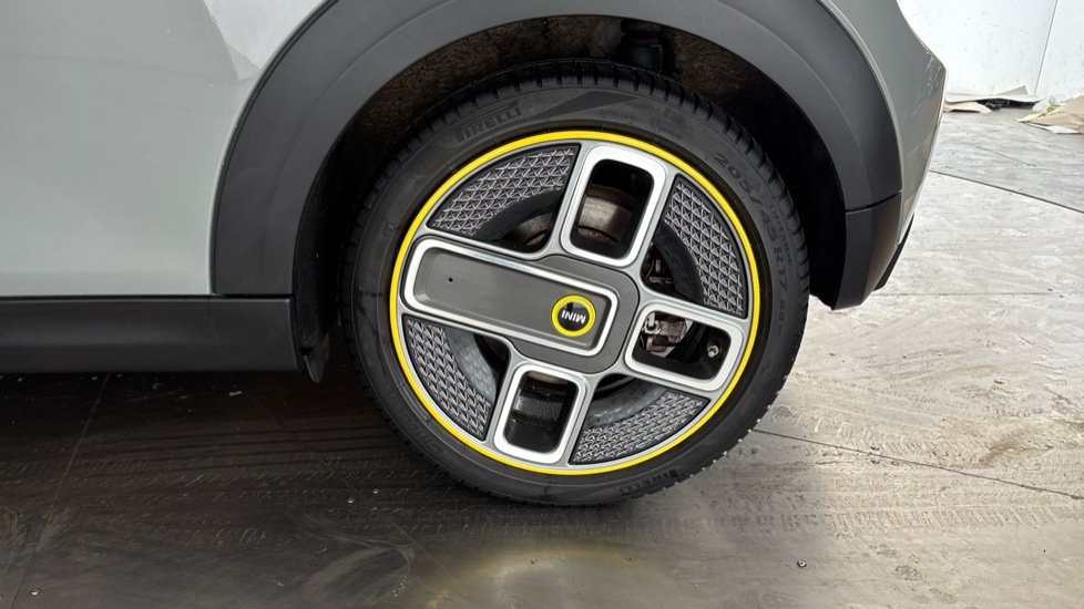 MINI HATCHBACK Image 18