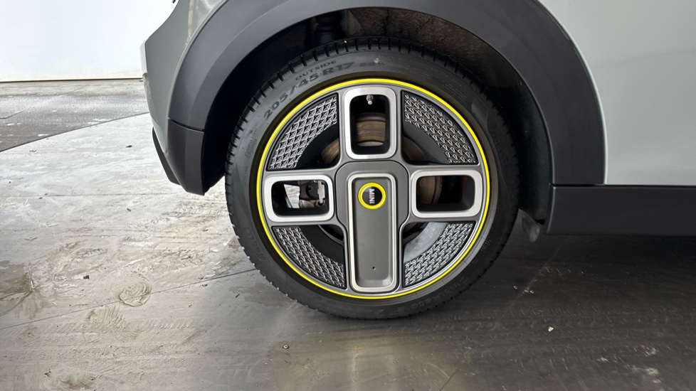 MINI HATCHBACK Image 19