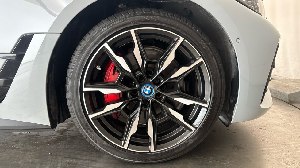 BMW I4 Image 20