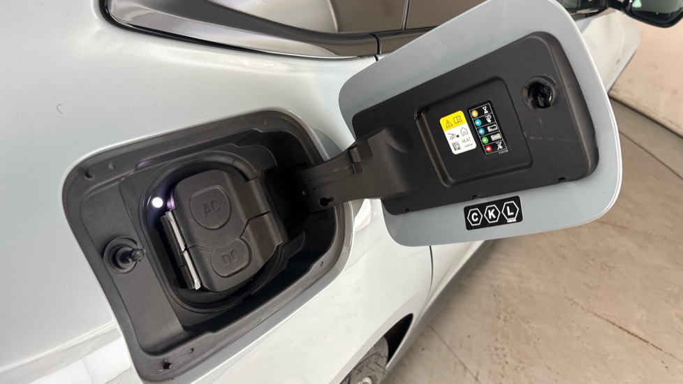 BMW I4 Image 21