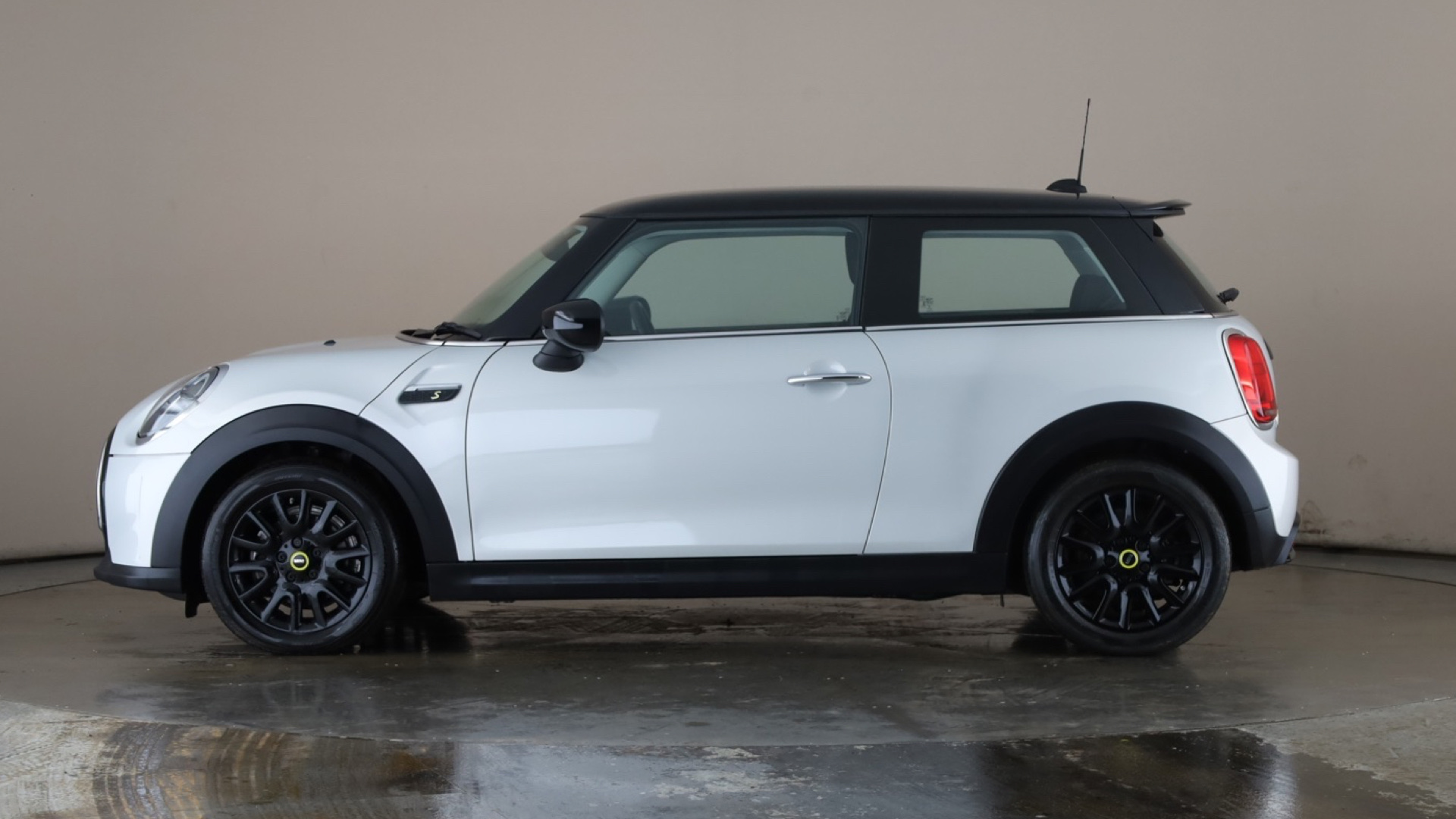 4020823 135kW Cooper S Level 1 33kWh 3dr Auto