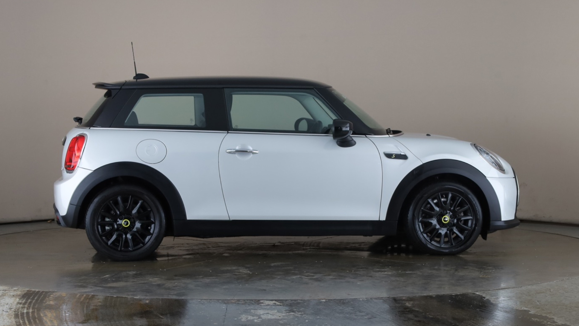 4020823 135kW Cooper S Level 1 33kWh 3dr Auto