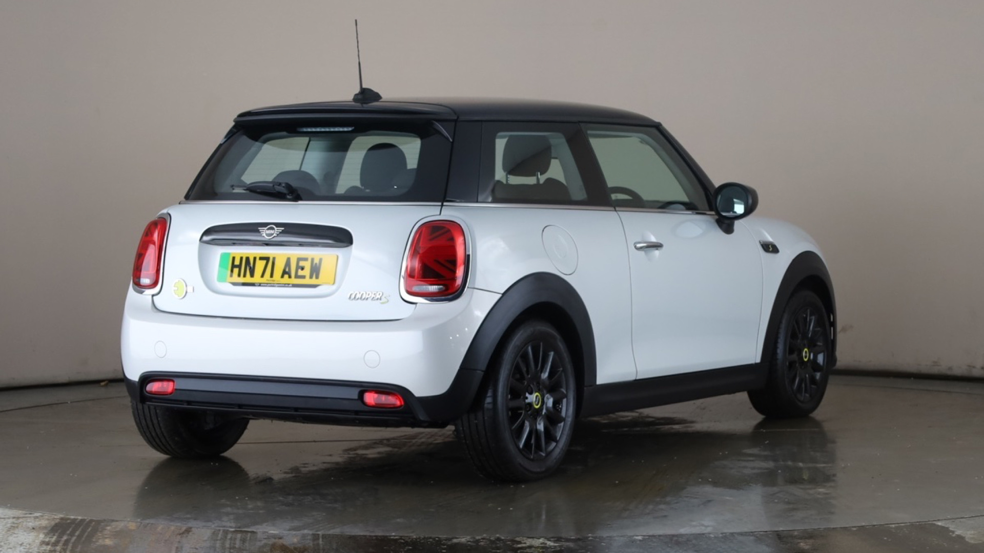 4020823 135kW Cooper S Level 1 33kWh 3dr Auto