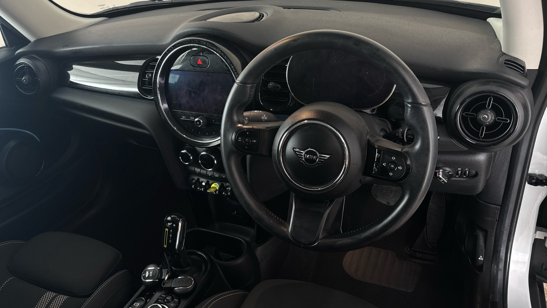 4020823 135kW Cooper S Level 1 33kWh 3dr Auto