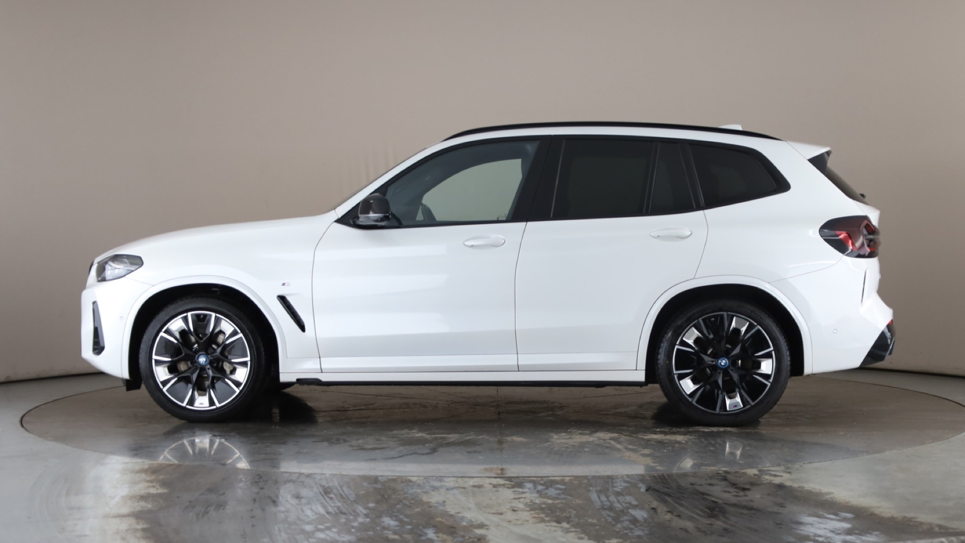 4049404 210kW M Sport Pro 80kWh 5dr Auto