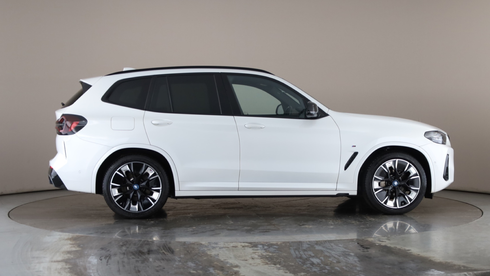 4049404 210kW M Sport Pro 80kWh 5dr Auto