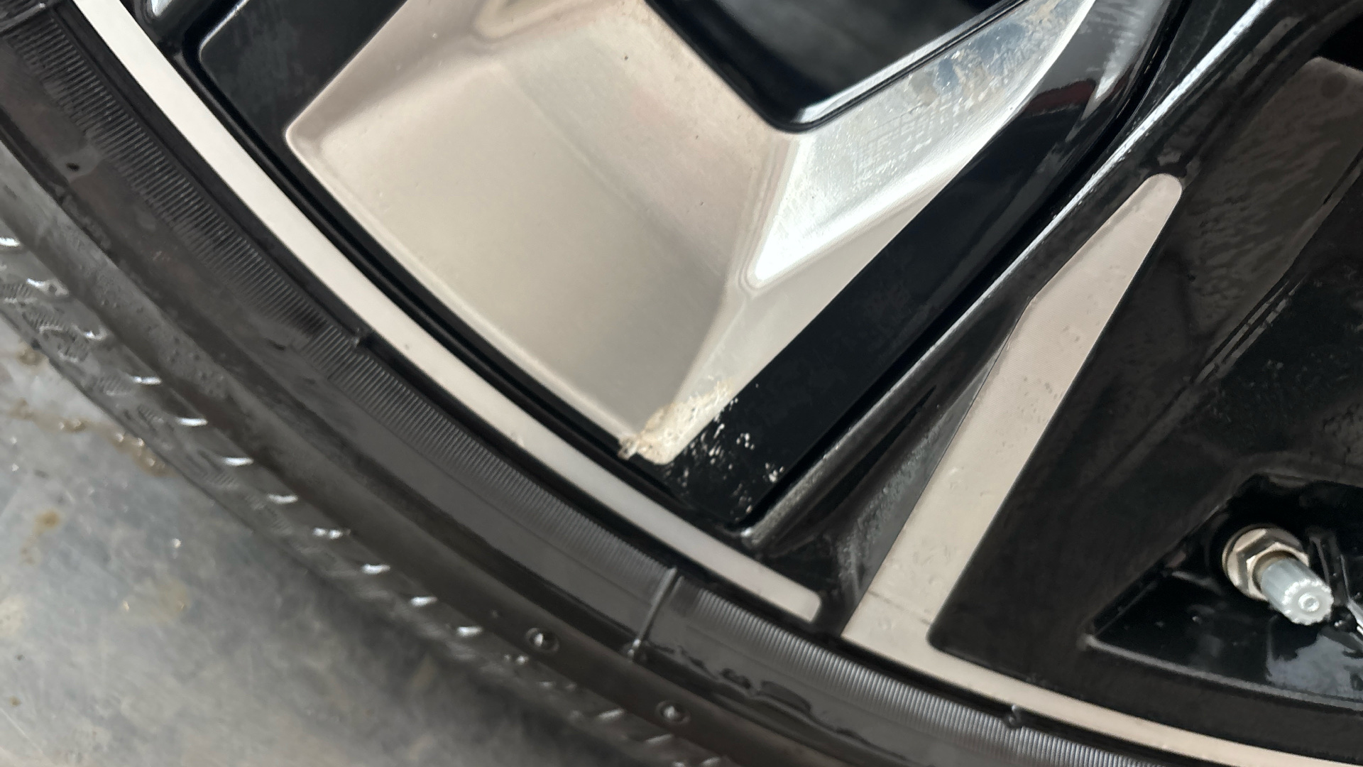 4049404 210kW M Sport Pro 80kWh 5dr Auto