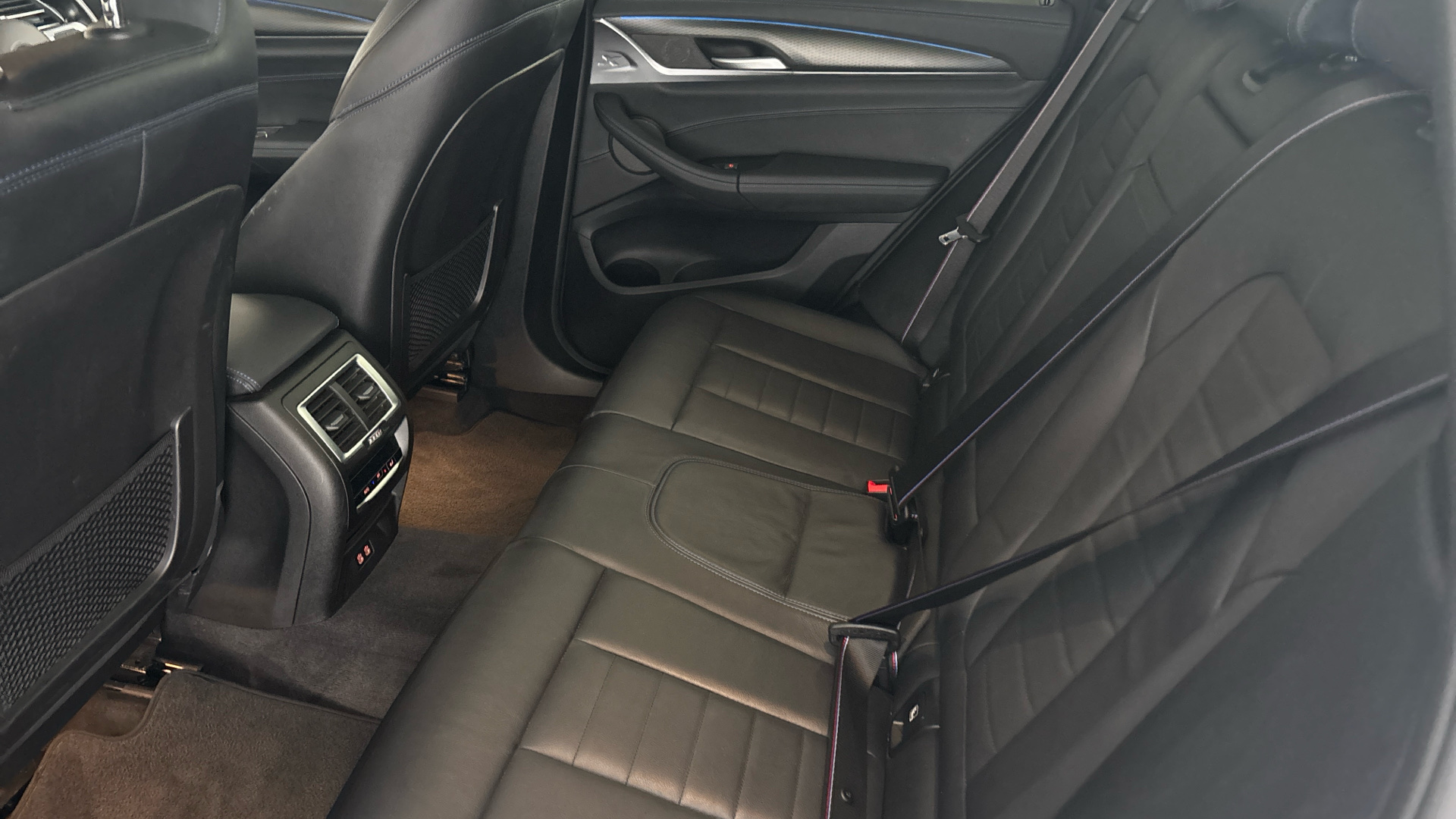 4049404 210kW M Sport Pro 80kWh 5dr Auto