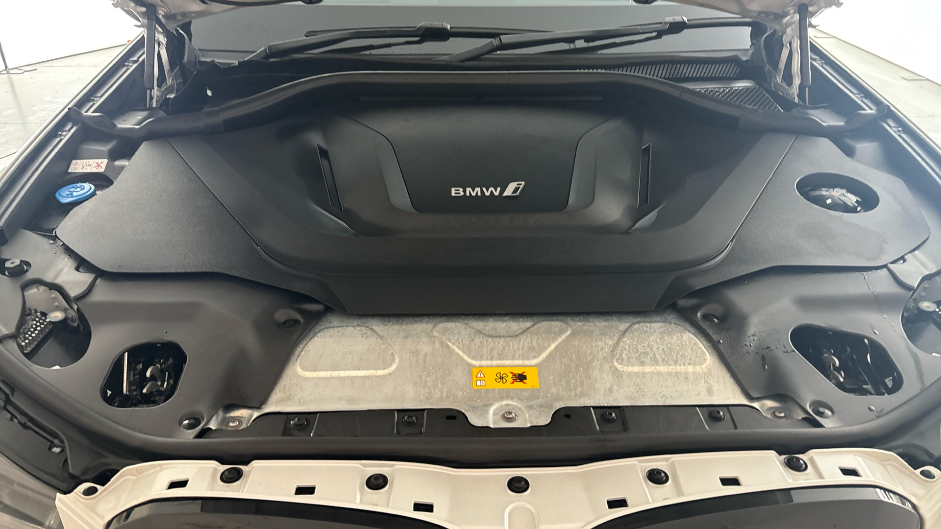 4049404 210kW M Sport Pro 80kWh 5dr Auto