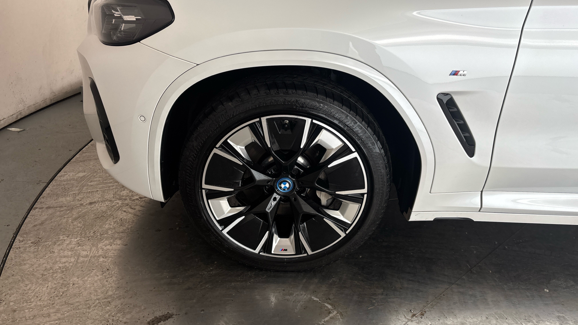 4049404 210kW M Sport Pro 80kWh 5dr Auto