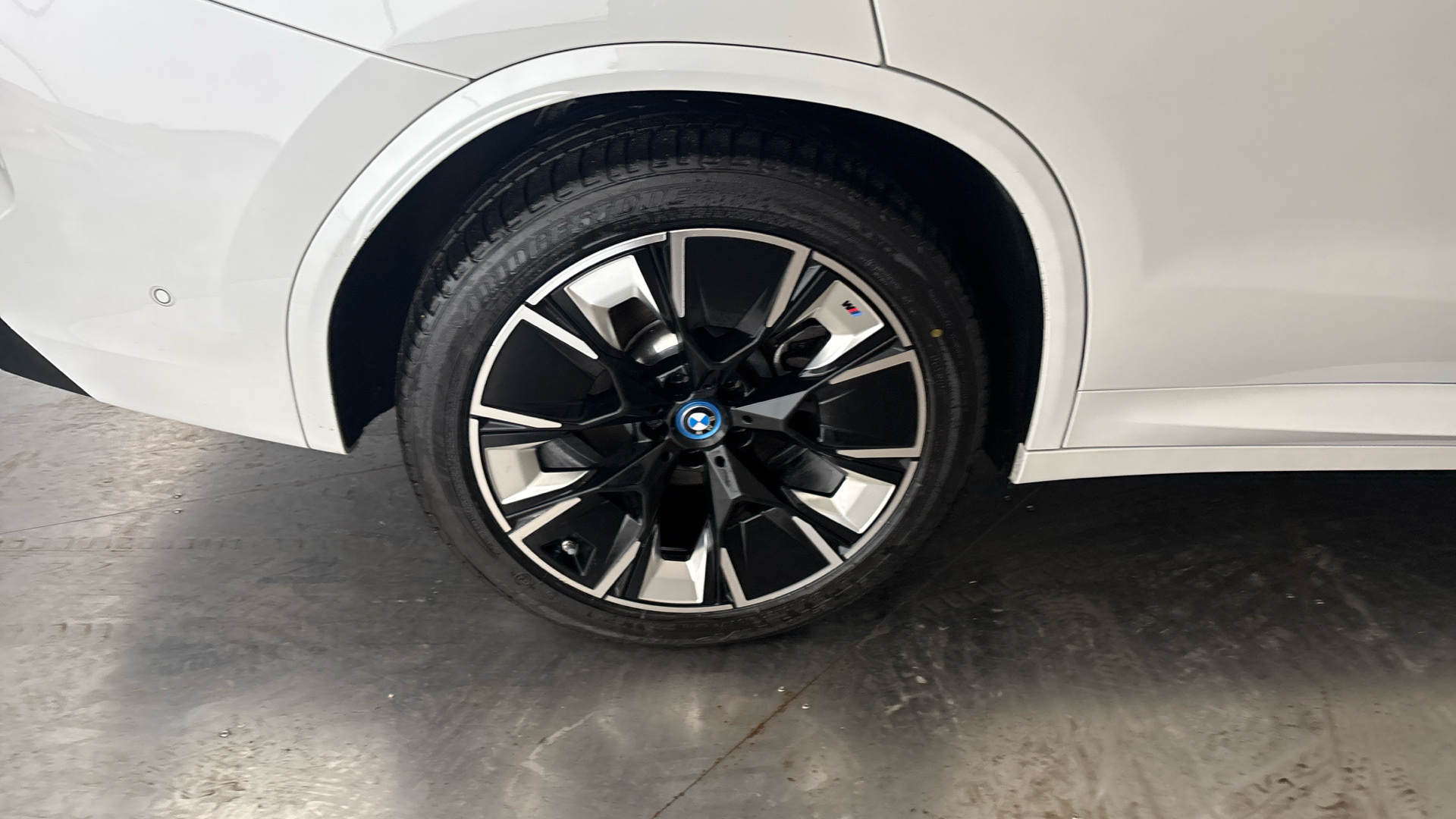 4049404 210kW M Sport Pro 80kWh 5dr Auto