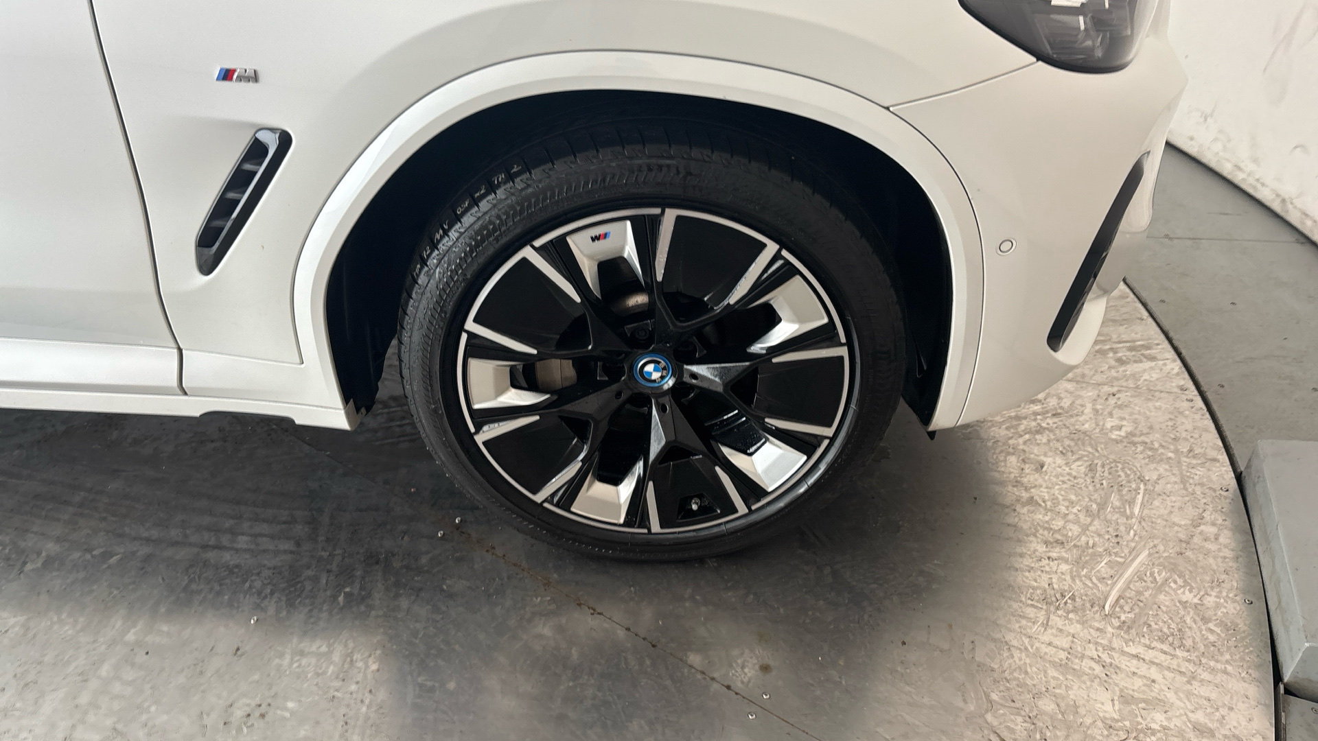 4049404 210kW M Sport Pro 80kWh 5dr Auto