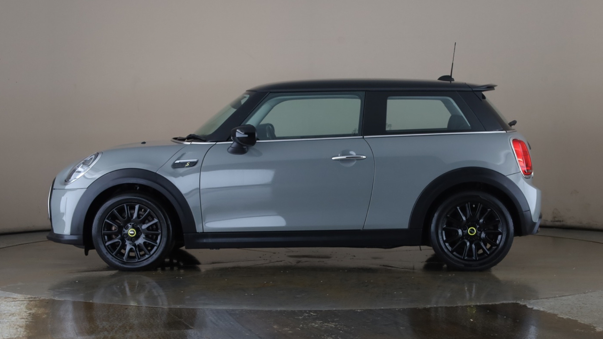 4060171 135kW Cooper S Level 1 33kWh 3dr Auto