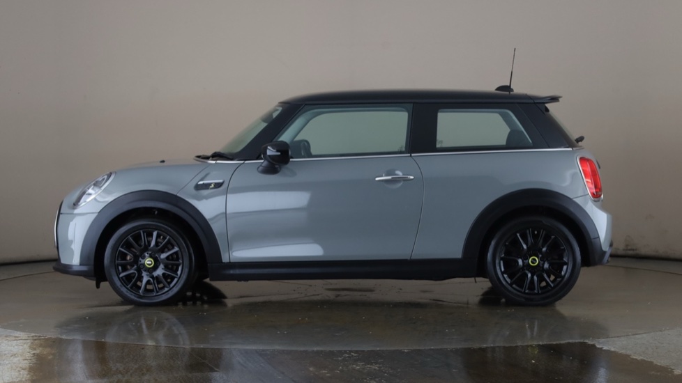 MINI HATCHBACK Image 2