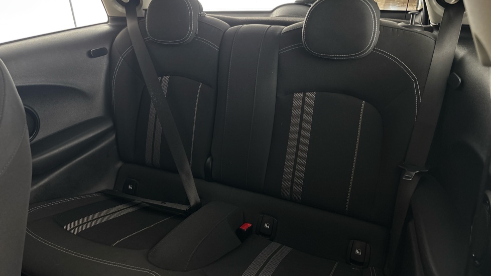 MINI HATCHBACK Image 14